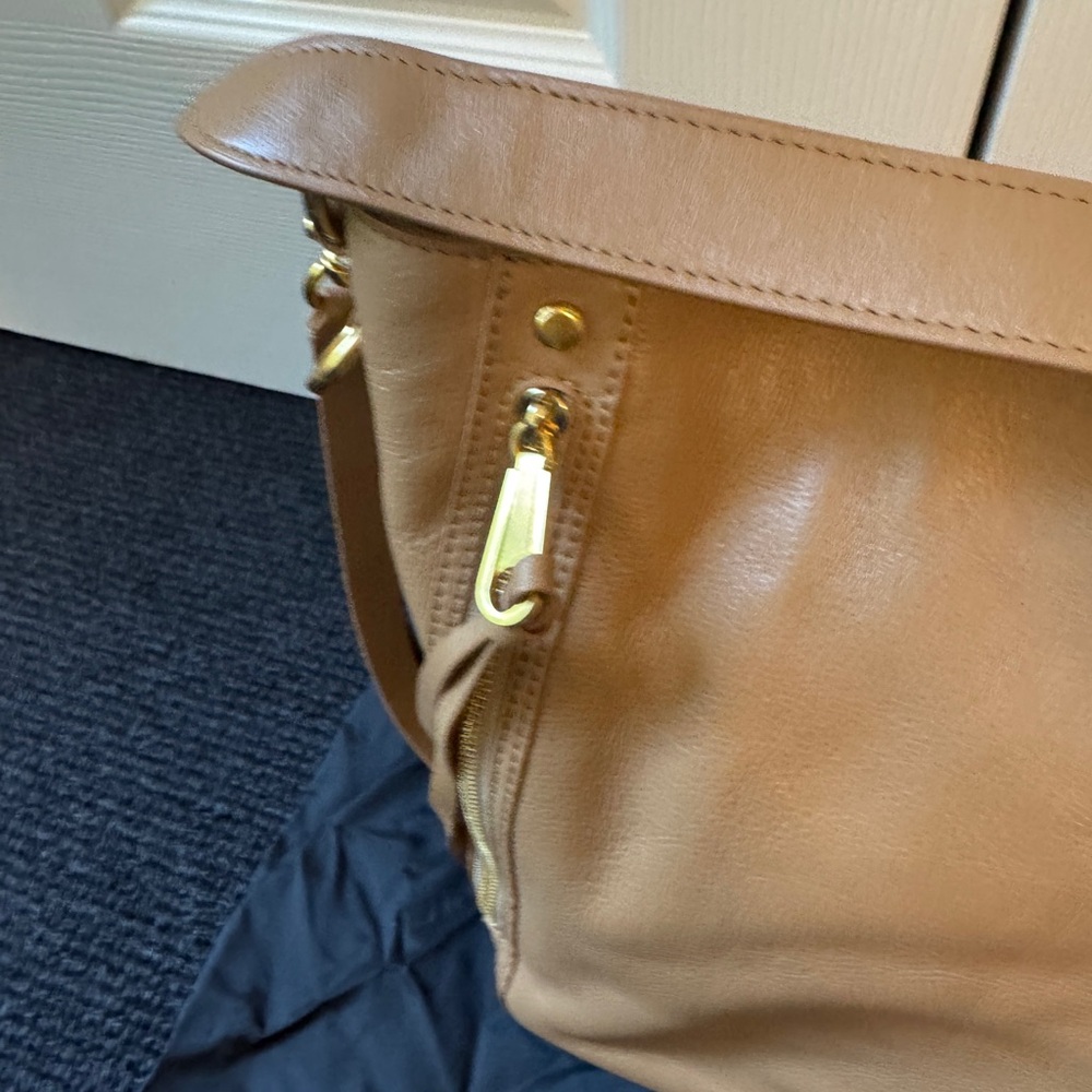 SOLD Tan Leather Shoulder Bag with Slouchy Design - Picture 2 of 10